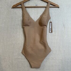 SKIMS sold n/a  UNLINED PLUNGE THONG BODYSUIT Clay SIZE n/a